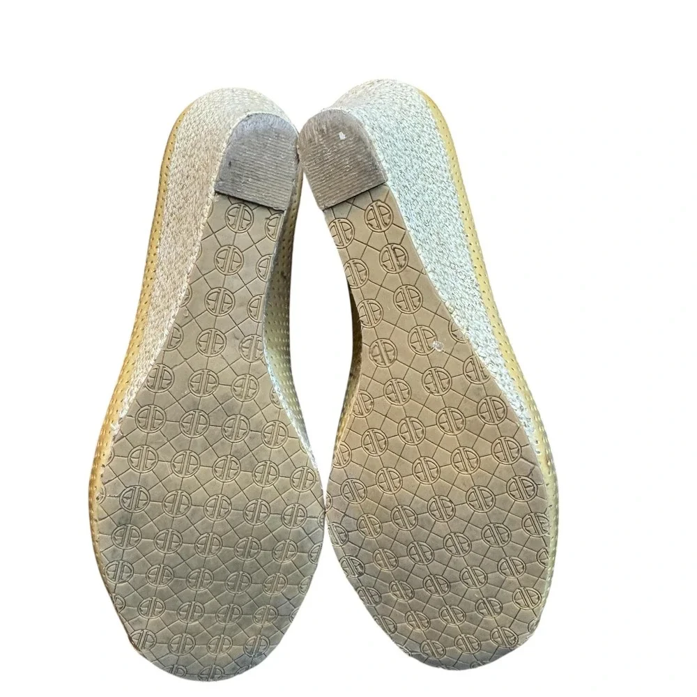 Lilly Pulitzer Shoes Womens Size 7 Beige Leather Peep Toe Espadrille Wedge Heels